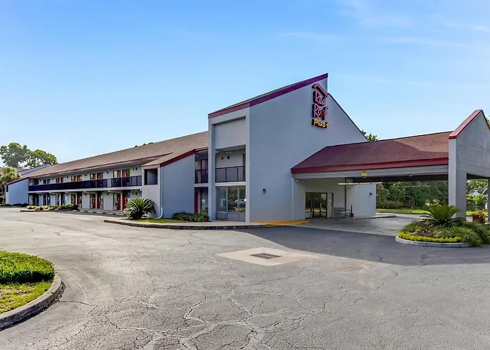 Red Roof Inn Plus+ Mt Pleasant - Patriots Point